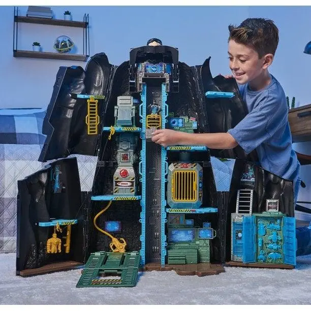 Batman Bat-Tech Batcave Giant Transforming Playset 2