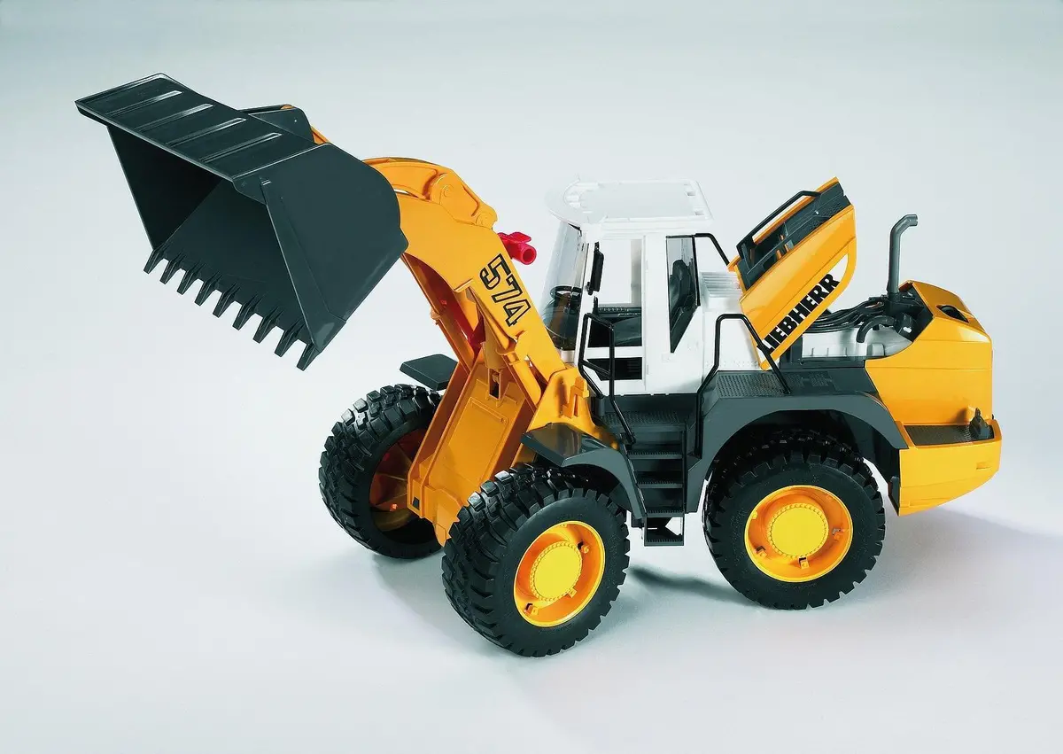 Bruder Liebherr L574 Articulated Road Loader 2