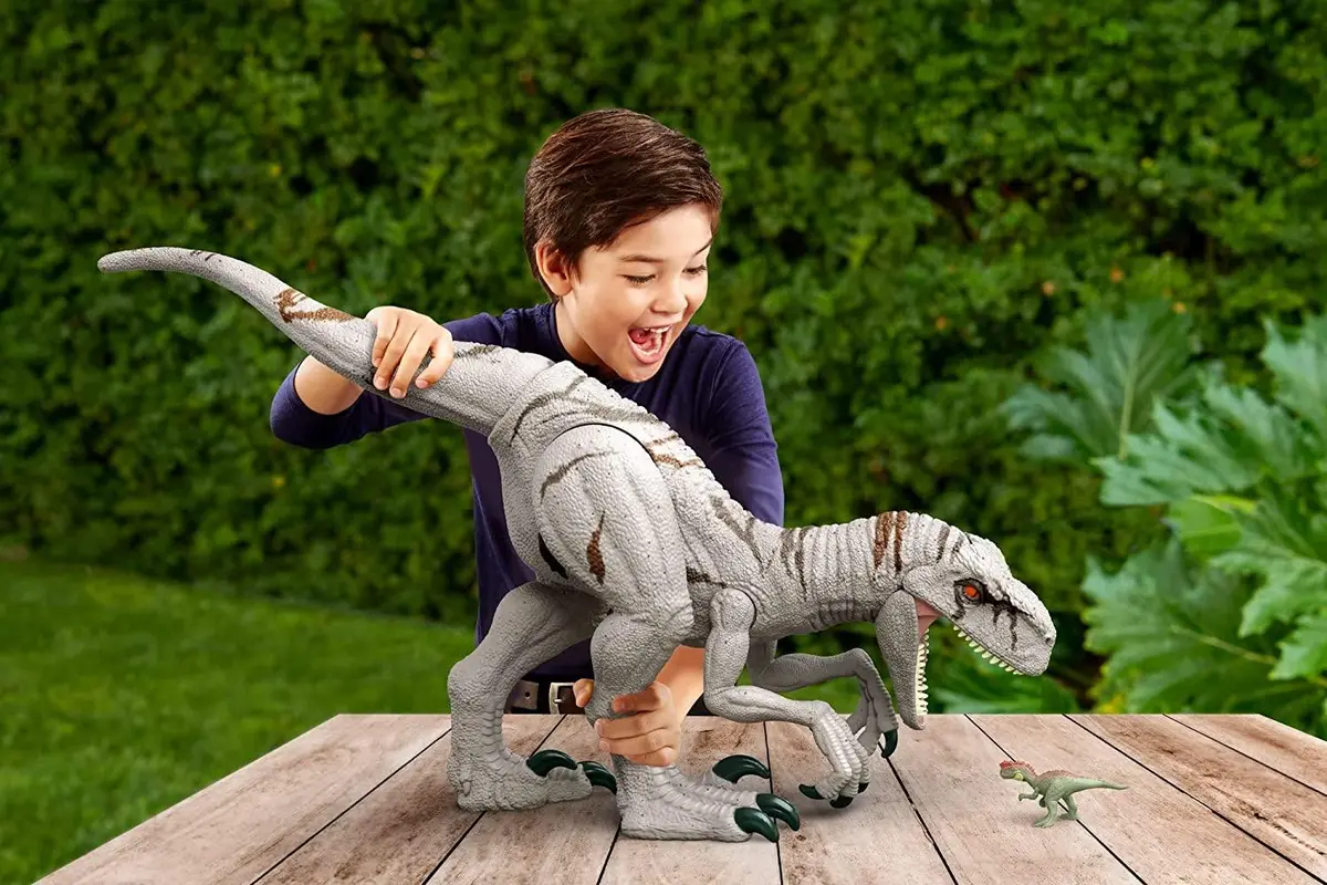 Jurassic World Super Colossal Atrociraptor Action Figure 91Cm Long 1