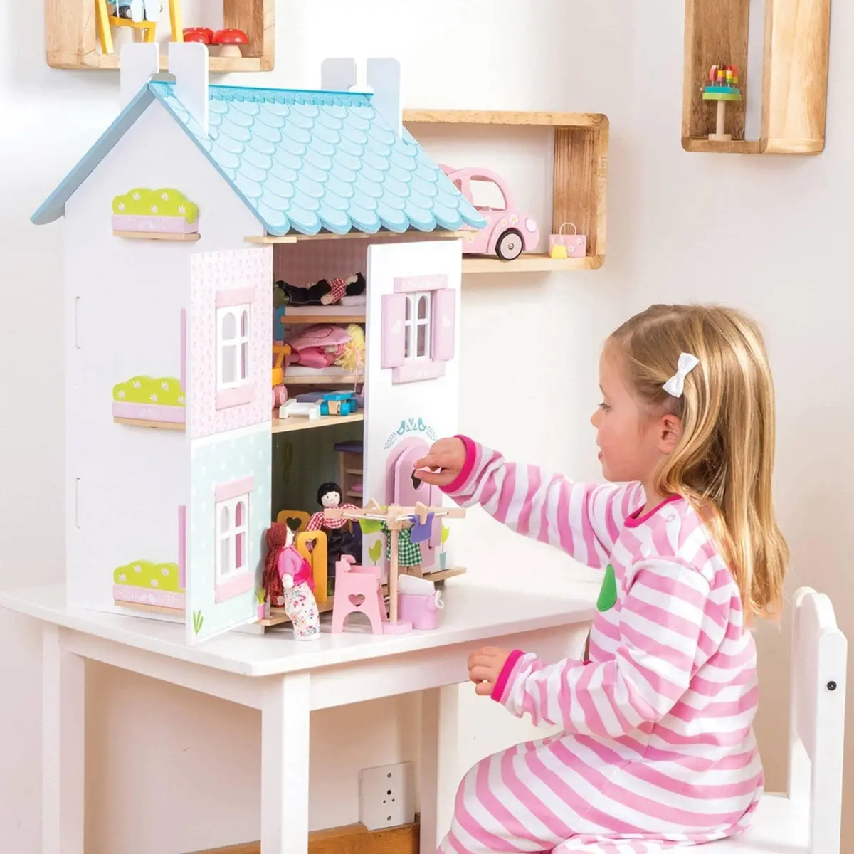 Le Toy Van Blue Bird Dolls House 1