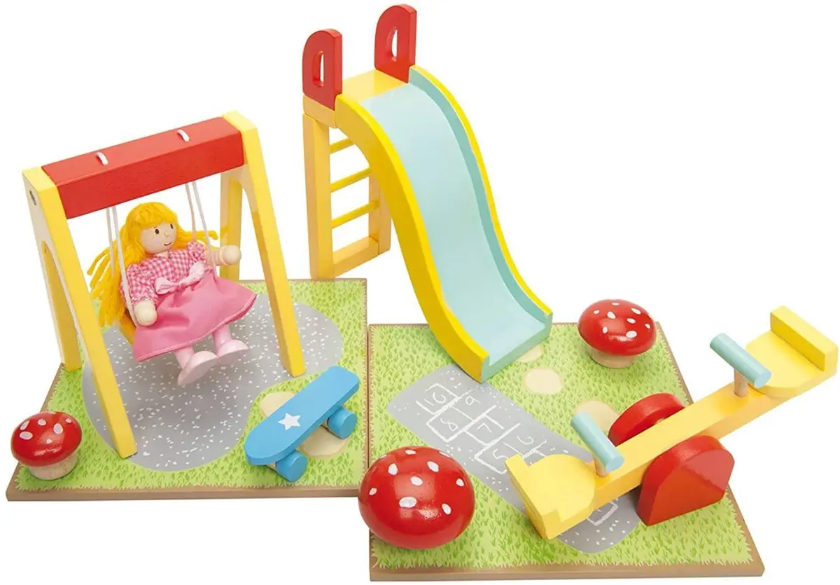 Le Toy Van Me076 Outdoor Play Set 1
